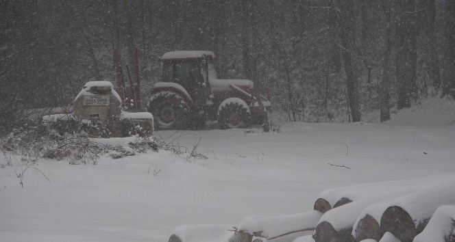 Kırklareli’nin yüksek kesimlerinde kar etkili oldu: 38 köy yolu kapalı