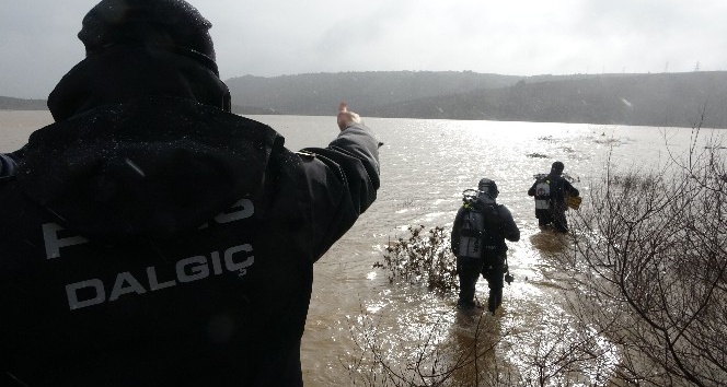 Çanakkale’de baraj sularına kapılan araç ve 2 kişinin arama çalışmaları devam ediyor