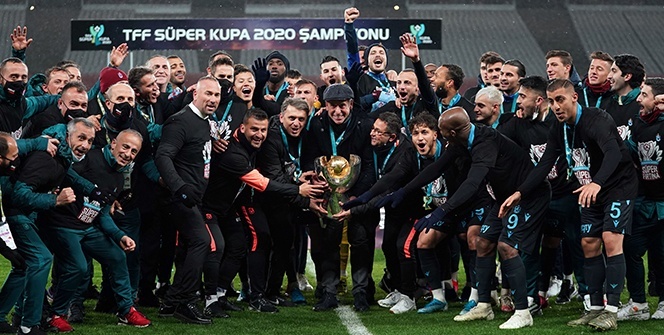 TFF Süper Kupa, Trabzonsporlu futbolcuların ellerinde havalandı