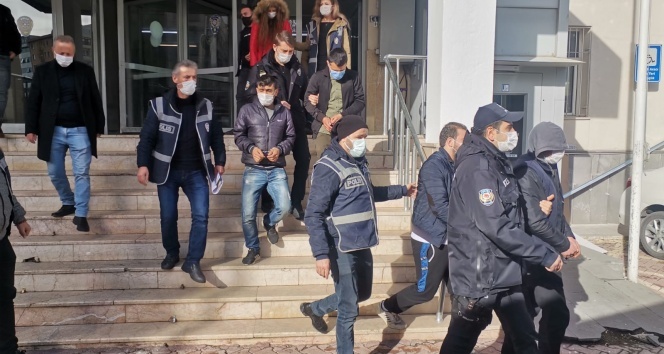 Kayseri&#039;de 25 adrese eş zamanlı operasyon: 18 gözaltı