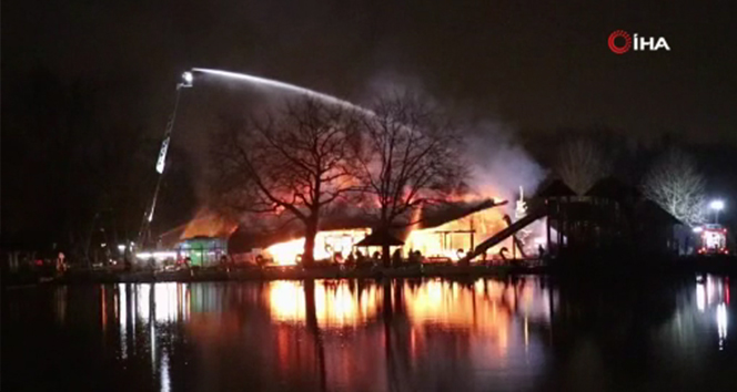 Rotterdam&#039;da tema parkında büyük yangın