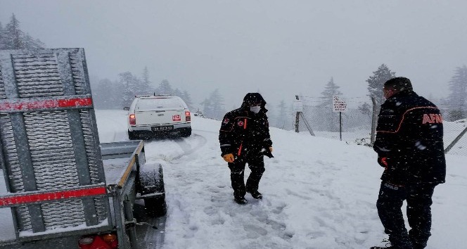 Yoğun kar yağışında mahsur kalan vatandaşları AFAD kurtardı