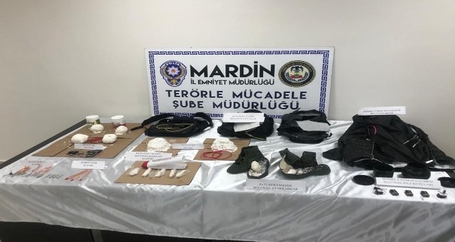 Mardin’de spor çantasına gizlenmiş patlayıcı madde ve bomba ele geçirildi