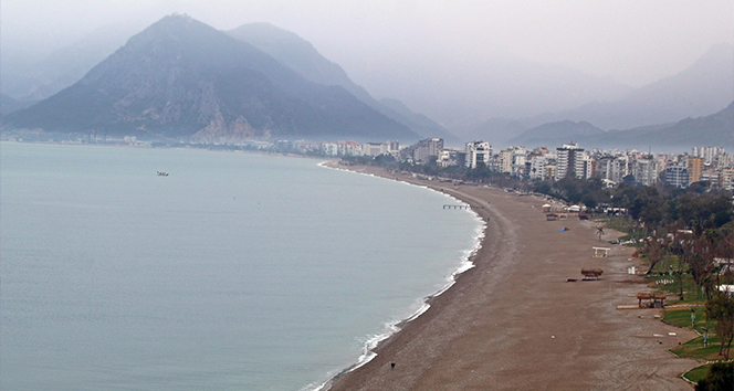 Antalya’da deniz suyu, hava sıcaklığının iki katına çıktı
