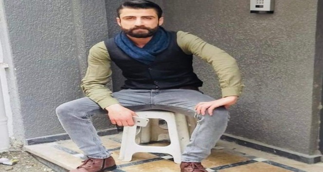 Boşandığı eşinin sevgilisini bıçaklayarak öldürdü