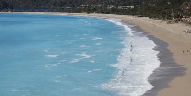 Denizin rengini gören bir daha baktı