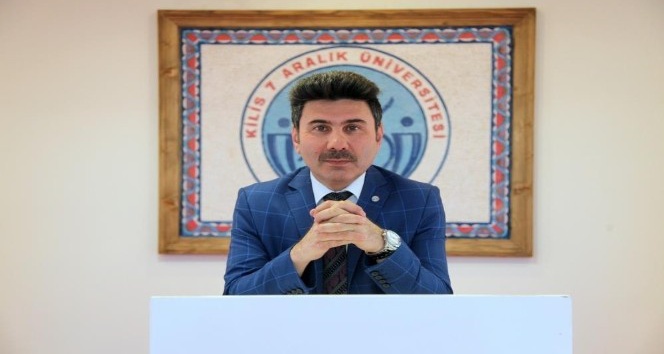Rektör Karacoşkun’dan kabe fotoğrafının yere atılmasına kınama mesajı