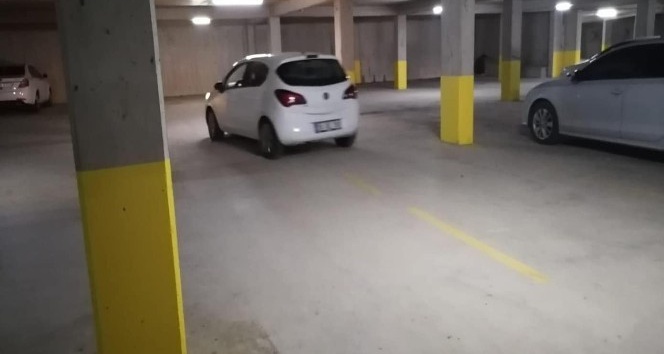 Savcının otomobiline "Arabayı koyduğunuz alan yol geçişi" notu bırakan şahsa gözaltı