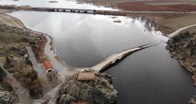Selçuklu yadigarı Çeşnigir’deki tarihi sessizlik, havadan görüntülendi