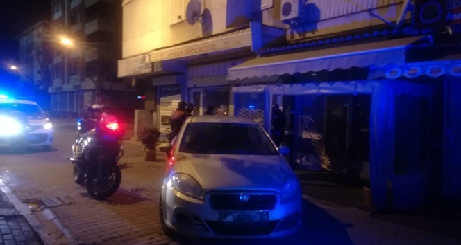 İzmir’de ‘dur’ ihtarına uymayan araç kaza yaptı