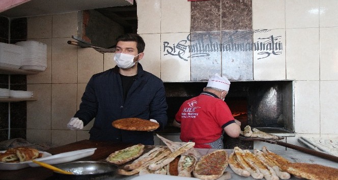 Başkan ocağın başına geçip esnaf için destek istedi