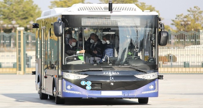 Cumhurbaşkanı Erdoğan, kabine toplantısına sürücüsüz otobüs Karsan Otonom Atak Electric ile gitti