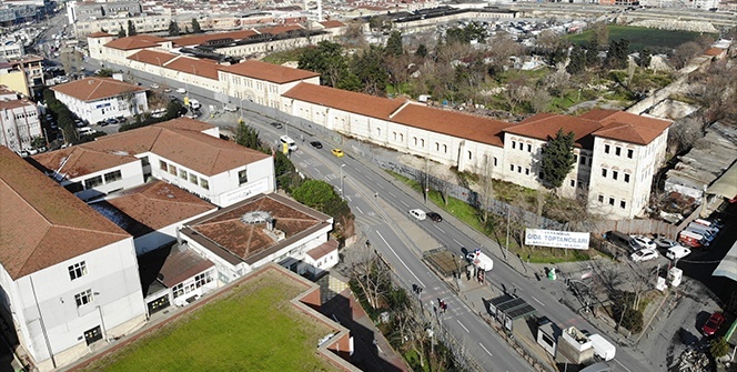 Türkiye’nin en büyük kütüphanesi olacak olan Rami Kışlası açılmak için gün sayıyor