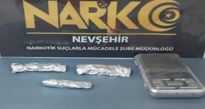 Uygulama noktasında kontrol edilen araçtan metamfetamin ele geçirildi