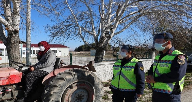 Jandarma , traktör kullanacak sürücülere kurs düzenledi