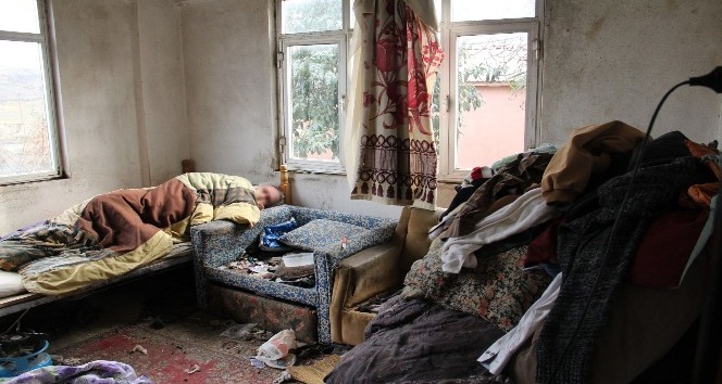 Ordu’da 70 yaşındaki kimsesiz adam, harabe evden alınıp huzurevine yerleştirildi