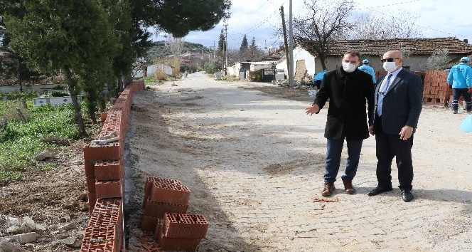 Afet nedeniyle mezarda oluşan hasarlar gideriliyor