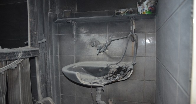 Uyumayan komşu esnafın ekmek teknesini kurtardı