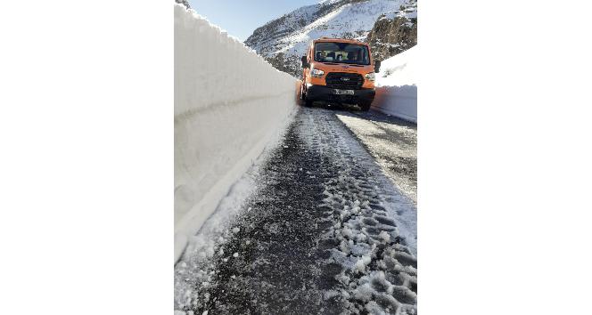 Şırnak’ta kardan kapanan köy yolları ulaşıma açıldı