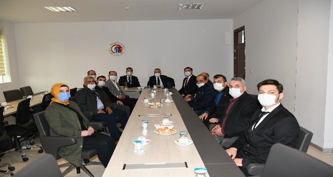 AK Partili Turan, Gökçeada’da teşkilatlarla bir araya geldi
