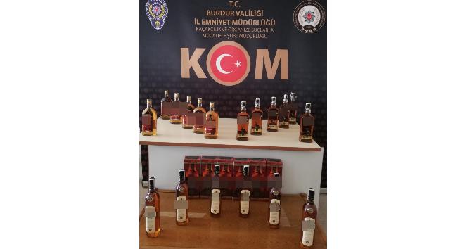Burdur’da 3 araçta 35 şişe kaçak içki ele geçirildi