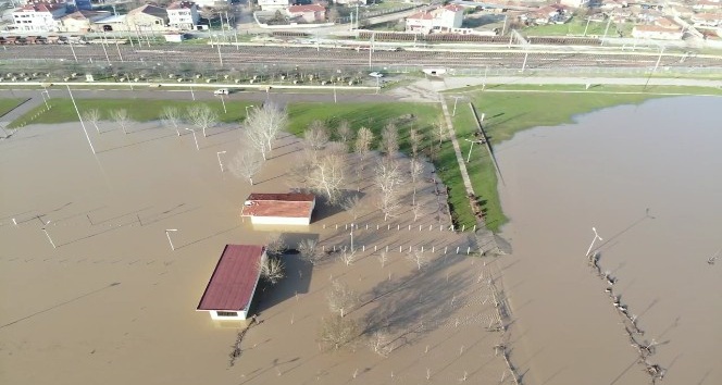 Ergene’de debi arttı: Tarım arazileri sular altında kaldı
