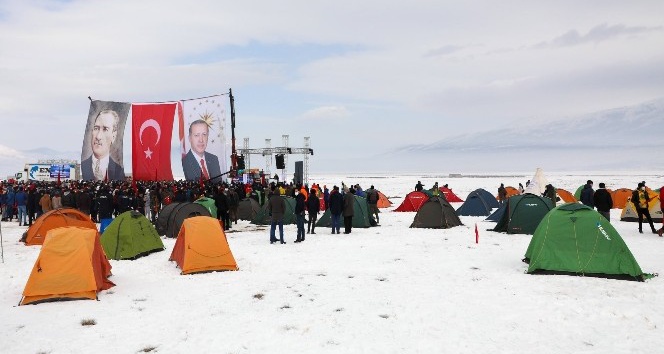 Terörden arındırılan Ağrı Dağı yeniden tırmanışa açıldı