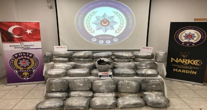 Mardin’de iş makinasına gizlenmiş 195 kilo uyuşturucu ele geçirildi