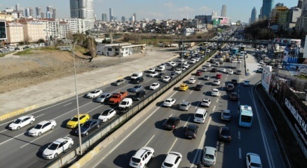 İstanbulda 56 saatlik kısıtlama öncesi trafik yoğunluğu erken başladı