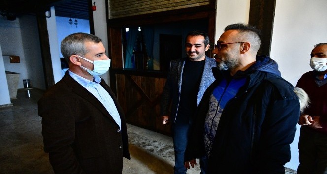 Sanatçı Umut Oğuz, tarihi Yeşilyurt Konaklarına hayran kaldı