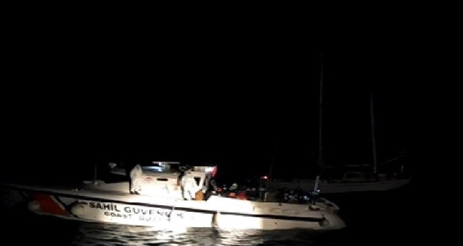Çanakkale açıklarında 65 düzensiz göçmen kurtarıldı