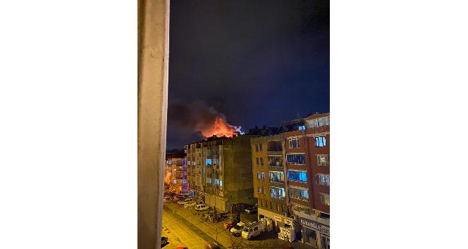 Ordu’da çatı yangını: 2 kişi dumandan etkilendi