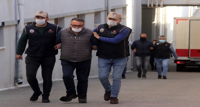 FETÖ operasyonunda yakalanan 5 zanlı adliyede
