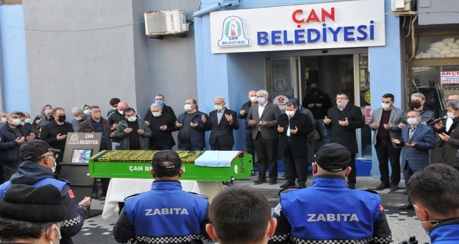 AK Parti’li meclis üyesi toprağa verildi