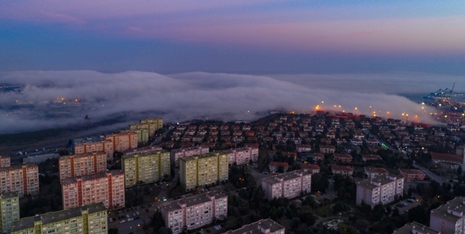 Deniz üzerinde sis bulutu böyle görüntülendi