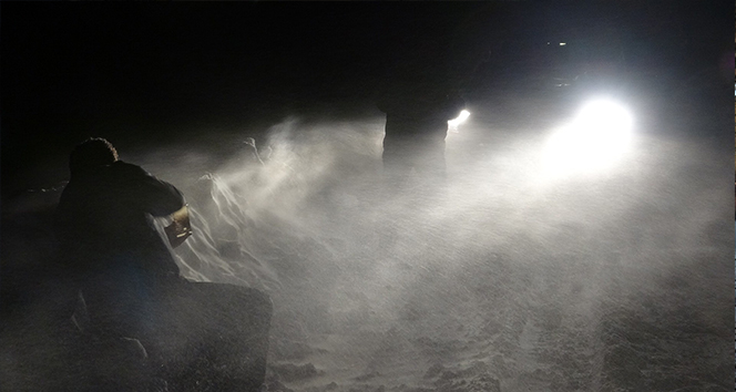 Ardahan'da tipi nedeniyle göz gözü görmüyor