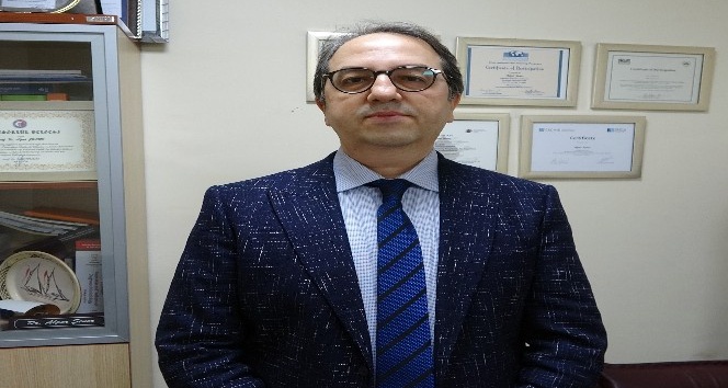 (Özel) Prof. Dr. Şener: "Dalgalanmaları önlemek için 2 metodumuz var; aşı ile maske, mesafe ve hijyen"