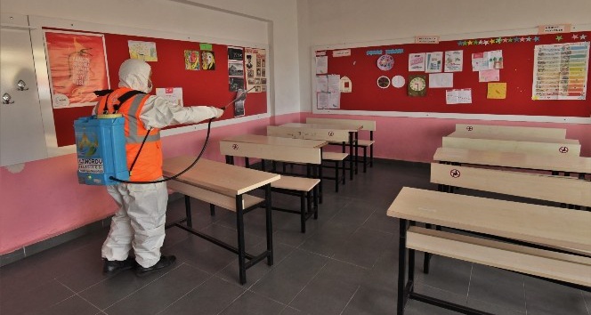 Kırsal mahallelerdeki okullar dezenfekte ediliyor