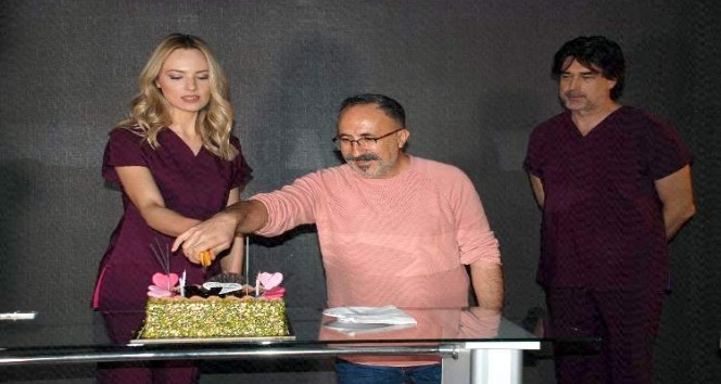 Şebnem Schaefer’a çekim sırasında sürpriz doğum günü