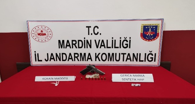 Mardin’de şüpheli araçtan tabanca ve uyuşturucu çıktı