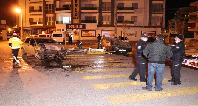 İki otomobilin hurdaya döndüğü kazada 1’i bebek 7 yaralı