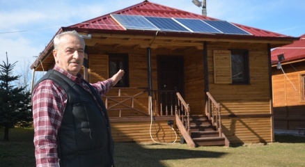 Evine kurduğu sistemle 15 yıldır elektriğe para vermiyor