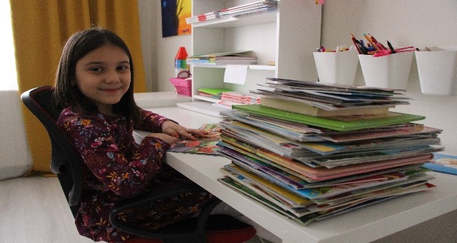 7 yaşındaki ‘kitap kurdu’ Aymira