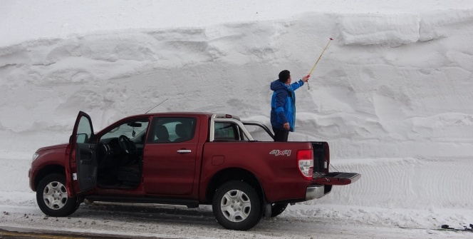 Ardahan'ı Artvin’e bağlayan Sahara Geçidi'nde 5 metrelik kar