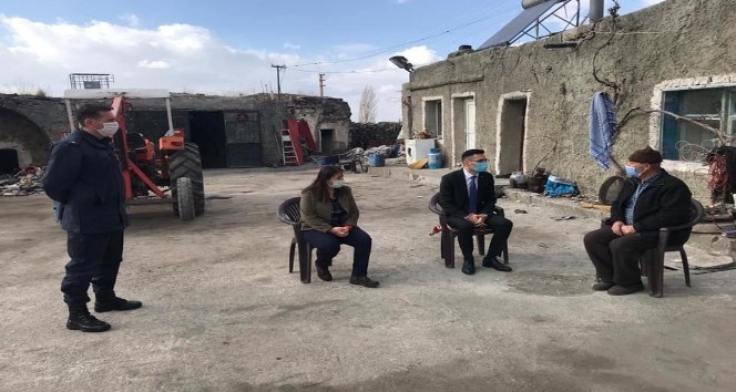 Acıgöl Kaymakamı Kaya, şehit ailelerini ziyaret etti