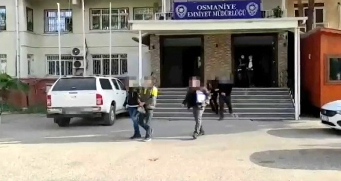 Osmaniye’de sokak satıcılarına operasyon: 3 tutuklu
