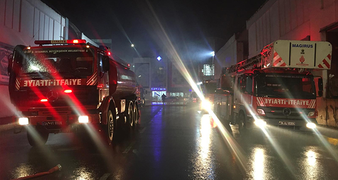 İstoç'ta iş yeri yangını! Çok sayıda itfaiye sevk edildi