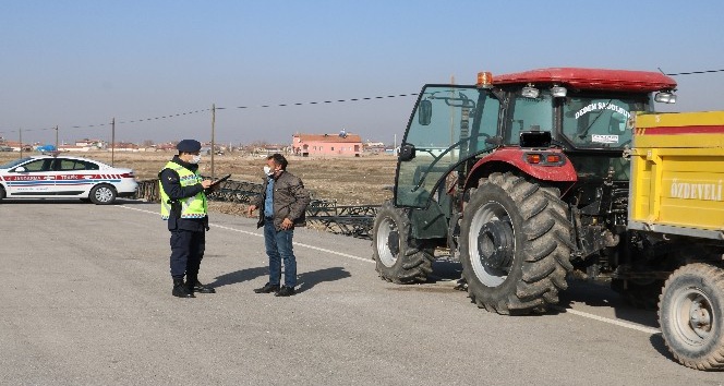 Jandarma ekipleri traktör ve motosiklet denetiminde
