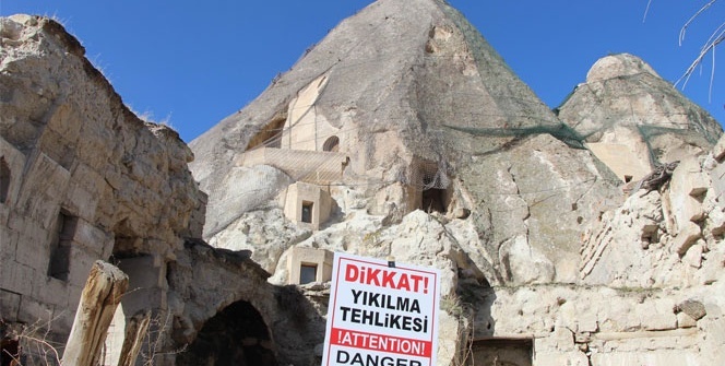 Kapadokya’da peribacaları yıkılıyor
