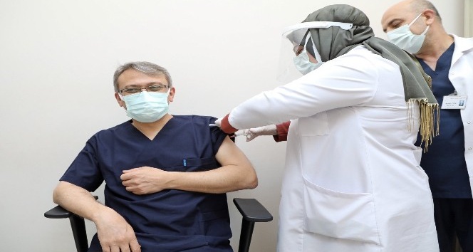 Bingöl Valisi Ekinci, Covid-19 aşısı oldu